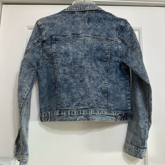 Ashley Vintage Charm Blue Denim Jacket, Acid Wash, Medium - Picture 9 of 13